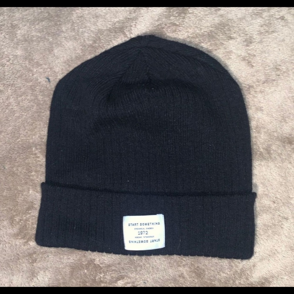 hat says “Start something, Stockholm, Sweden, 1972” Sorry about the blur!